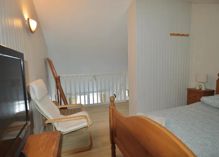 Aux Beaux Coquillages, Vue Et Sur Le Port *