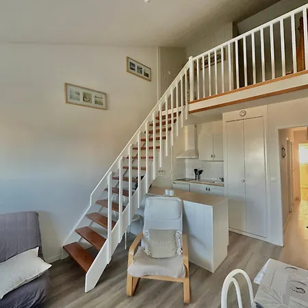 Aux Beaux Coquillages, Vue Et Sur Le Port Courseulles-sur-Mer