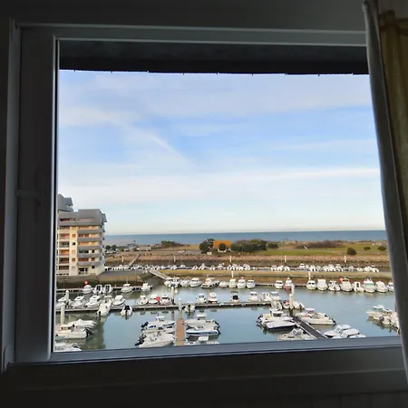 Aux Beaux Coquillages, Vue Et Sur Le Port * Courseulles-sur-Mer