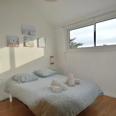 Aux Beaux Coquillages, Vue Et Sur Le Port Daire