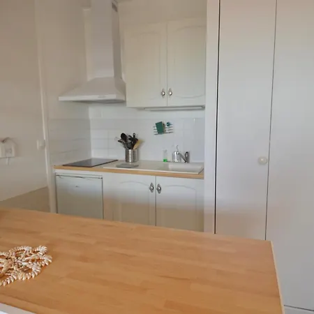 Aux Beaux Coquillages, Vue Et Sur Le Port Courseulles-sur-Mer